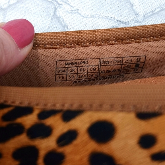 Vionic Women's Tan and Leopard Print Flats - Picture 5 of 6